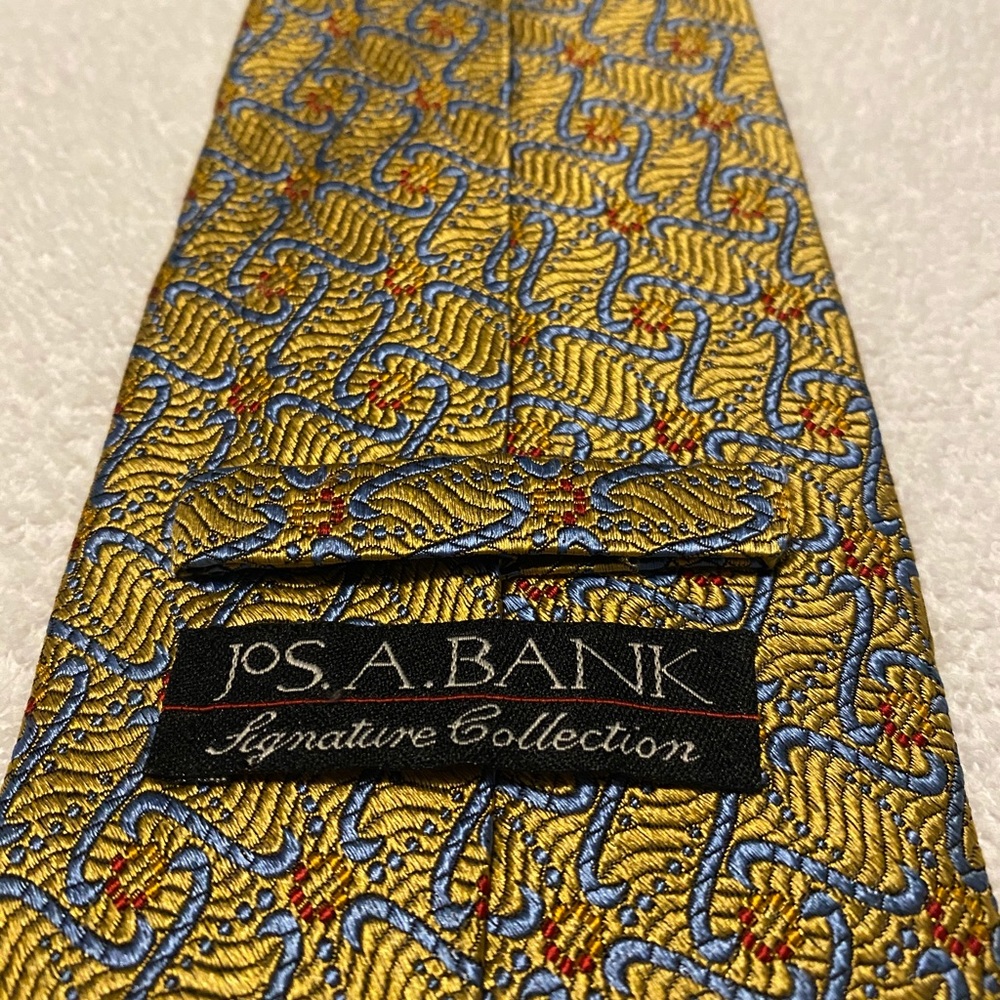 Brand New Super Stylish Tie By JOS A BANK - Picture 3 of 3